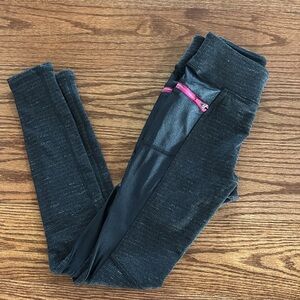 Alala women’s Black gray performance Leggings with Pink zip / pockets workout XS